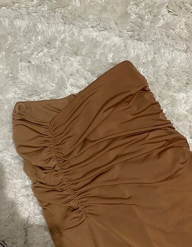 Beli asimetrik tarçın rengi midi etek