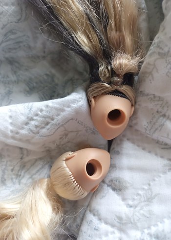 Beden Renk 2 adet barbie kafası