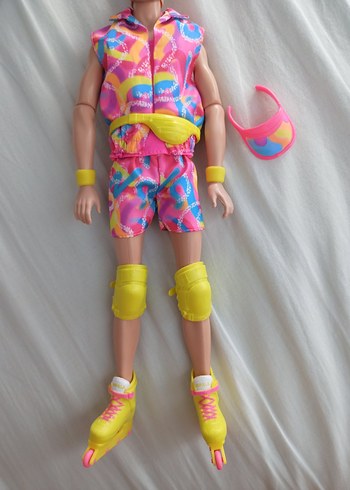 Barbie film bebeği Ken patenci kostümü orjinal
