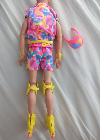 Barbie Barbie film bebeği Ken patenci kostümü orjinal