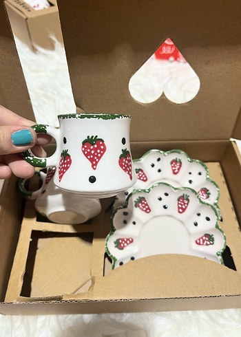 Çilek Desenli 2'li Fincan ve Tabak Seti - Görsel 4