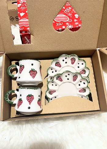 Çilek Desenli 2'li Fincan ve Tabak Seti - Görsel 6