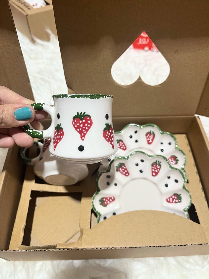 Çilek Desenli 2'li Fincan ve Tabak Seti - Görsel 4