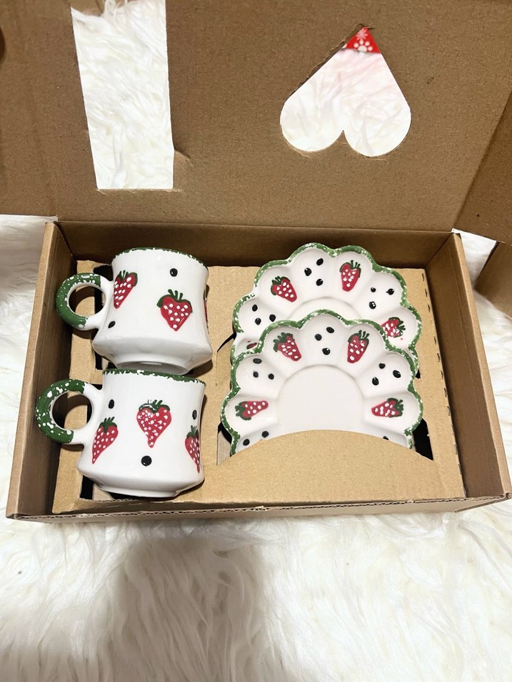 Çilek Desenli 2'li Fincan ve Tabak Seti - Görsel 5