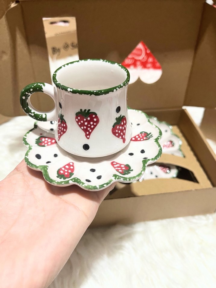 Çilek Desenli 2'li Fincan ve Tabak Seti - Görsel 3