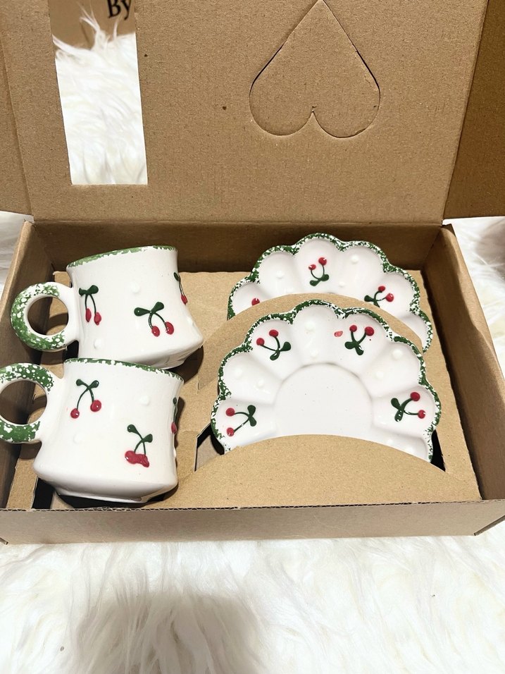 Kiraz desenli beyaz seramik kahve fincanı seti - Görsel 4