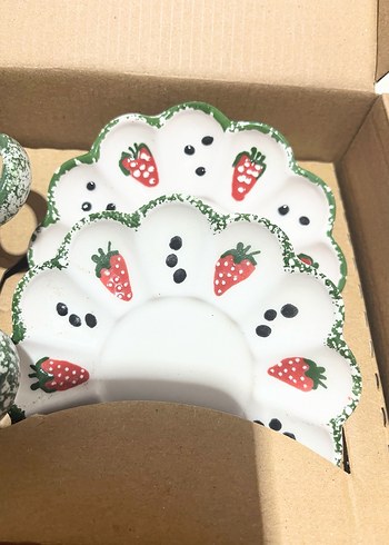 Çilek Desenli 2'li Fincan ve Tabak Seti - Görsel 2