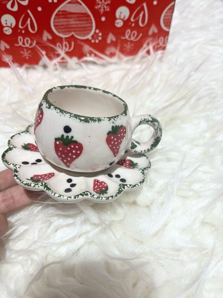 Çilek Desenli 2'li Fincan ve Tabak Seti - Görsel 4