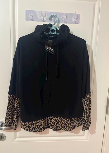 Leopar Desenli Siyah Kadın Sweatshirt