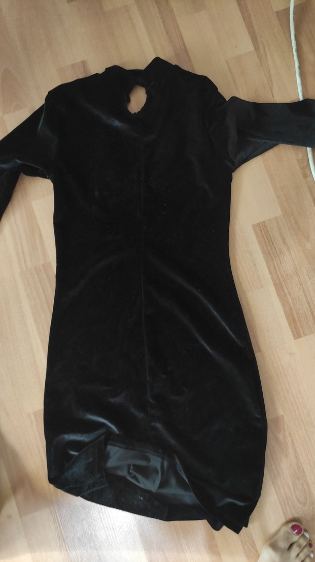 V Yaka Siyah Uzun Kollu Midi Elbise - Görsel 3