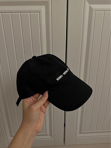 Bershka siyah şapka