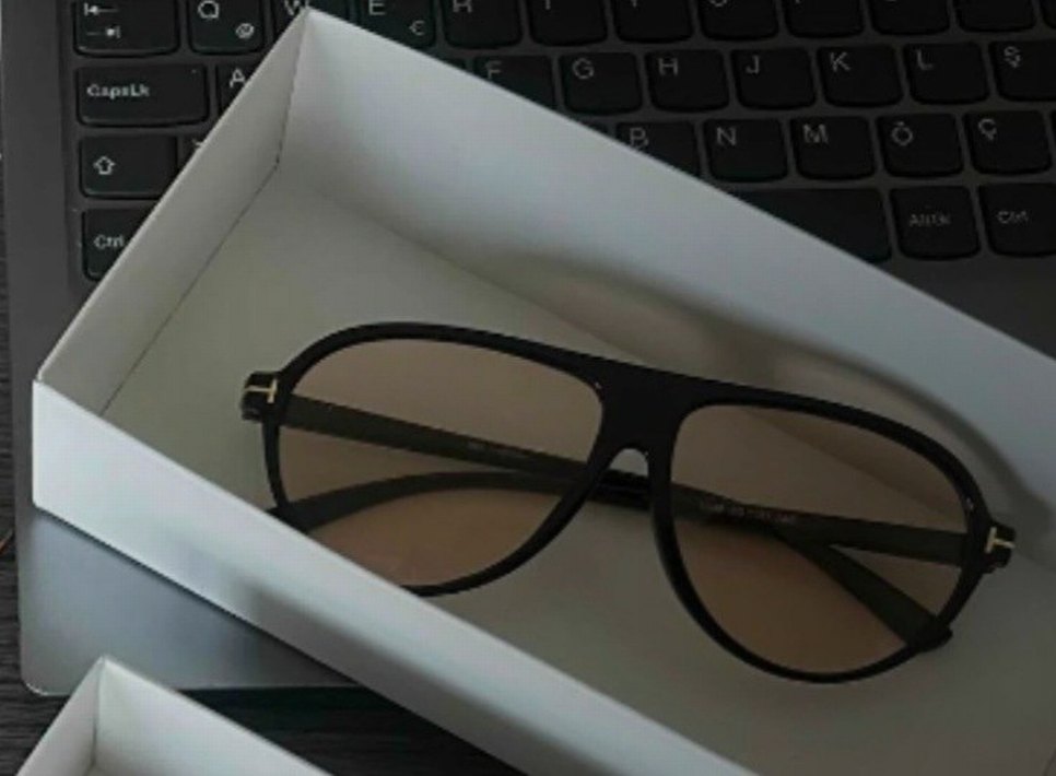 tomford modeli renkli gunes gozlugu - Görsel 2