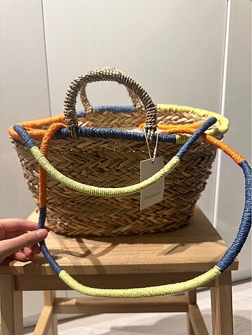 Pull and Bear Hasır çanta