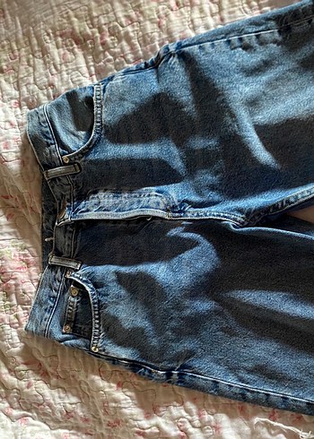 Düğmeli Bol Kesim Kısa Denim Şort - Görsel 2