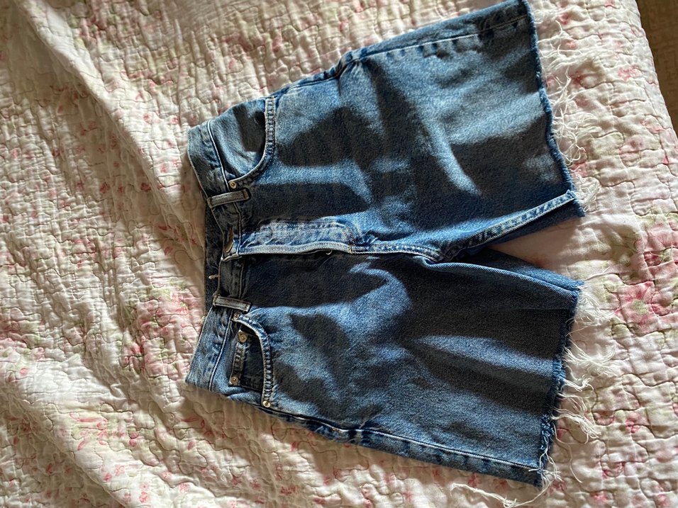 Düğmeli Bol Kesim Kısa Denim Şort - Görsel 2