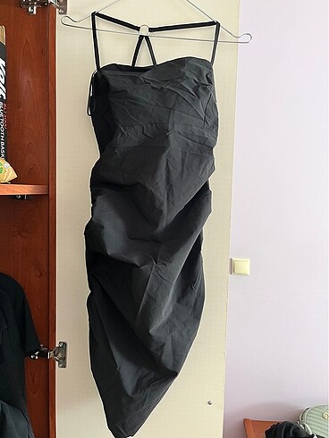 siyah mini askılı elbise