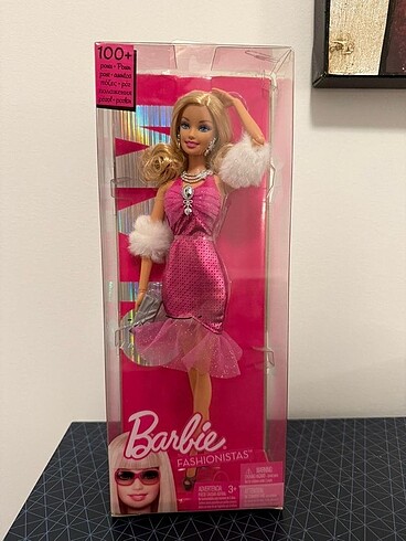 Barbie Year 2009 Fashionistas Series