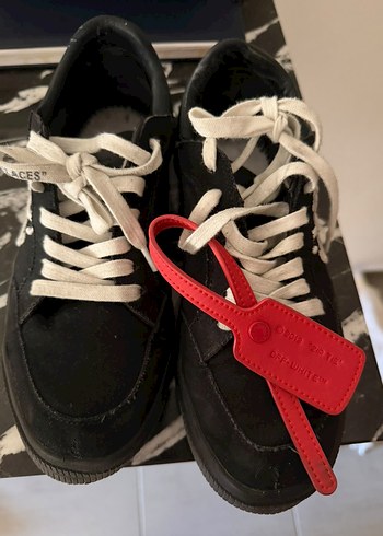 Off-White Siyah Suet Sneaker Siklik Ve Rahatlik Bir Arada