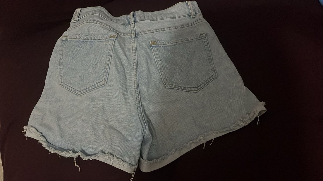 Kadın Açık Mavi Rahat Kesim Mini Denim Şort - Görsel 2