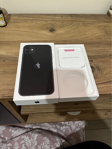 İPhone 11 telefon kutusu