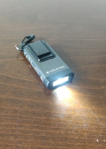 ledlenser mini fener. boyuna göre çok etkilidir.