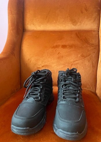 Siyah  Kürklü Erkek Outdoor Bot - Görsel 3