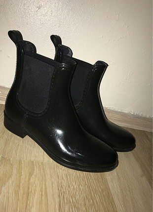 Yağmur botu