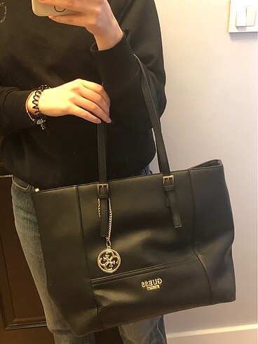 Guess Siyah Askılı Kol Çantası