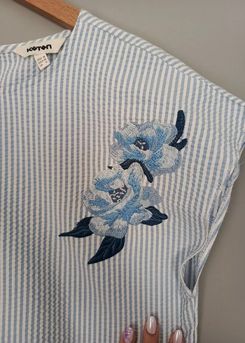 Koton vintage çiçekli Nakışlı çizgili askılı bluz
