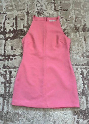 Pembe Yüksek Yakalı Kolsuz Mini Elbise