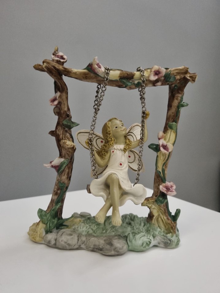 Çiçekli Salıncakta Peri Biblo - Görsel 5