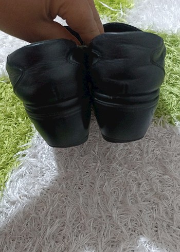 Kemer Detaylı Siyah kadın ayakkabı - Görsel 2