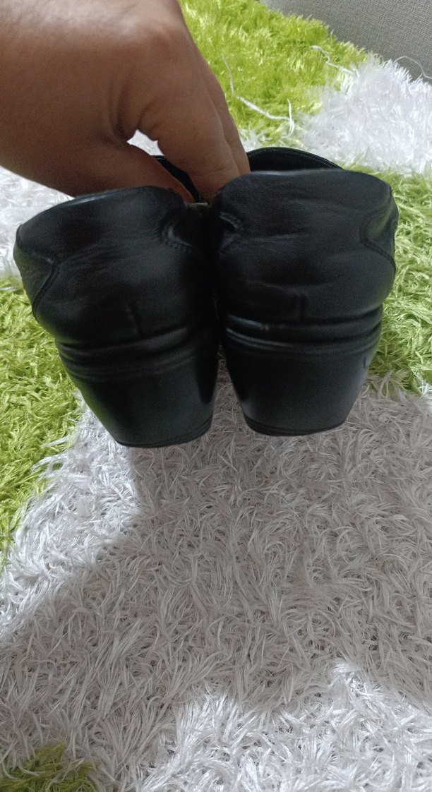 Kemer Detaylı Siyah kadın ayakkabı - Görsel 2