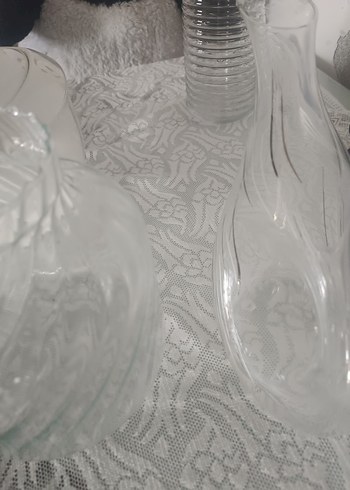 Beyaz ve Gri Desensiz Sofra Takımı - Görsel 5