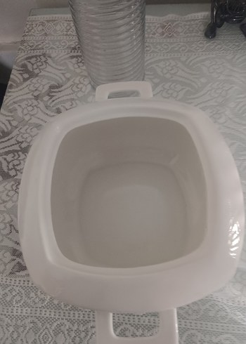 Beyaz ve Gri Desensiz Sofra Takımı - Görsel 2