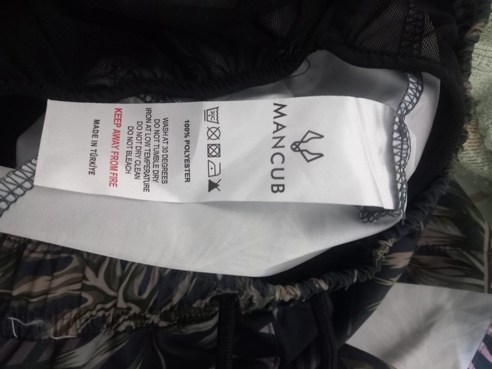 Düğmeli Çiçek Desenli Erkek Mini Şort - Görsel 4