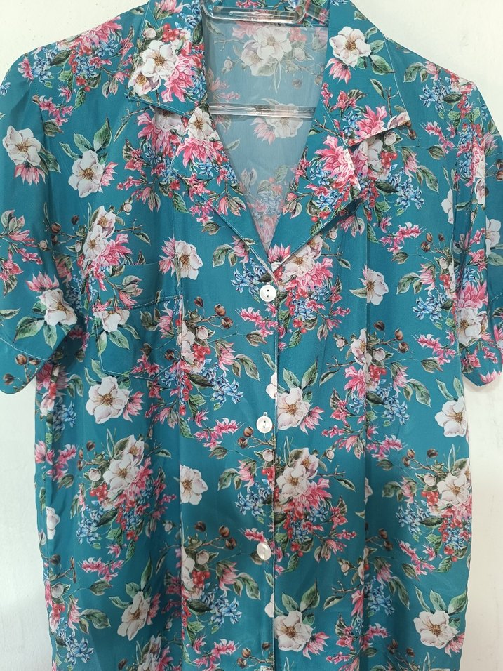 Turkuaz Çiçek Desenli Bohem Düğmeli  Bluz - Görsel 2