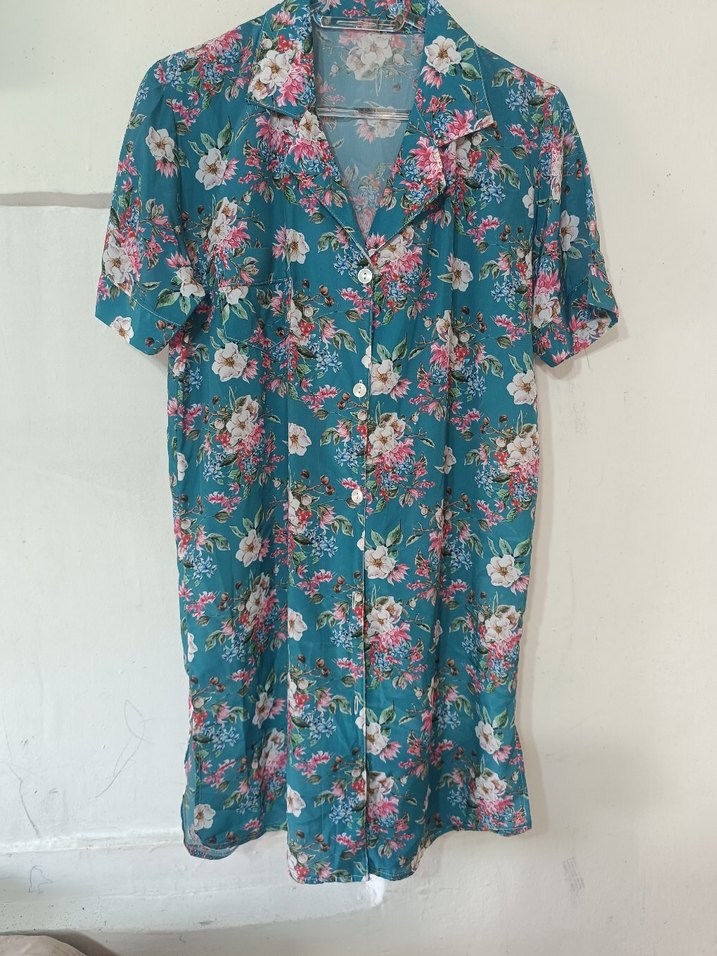 Turkuaz Çiçek Desenli Bohem Düğmeli  Bluz - Görsel 3