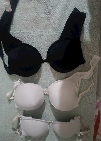 Beyaz ve Siyah Minimalist Sütyenler - Görsel 2