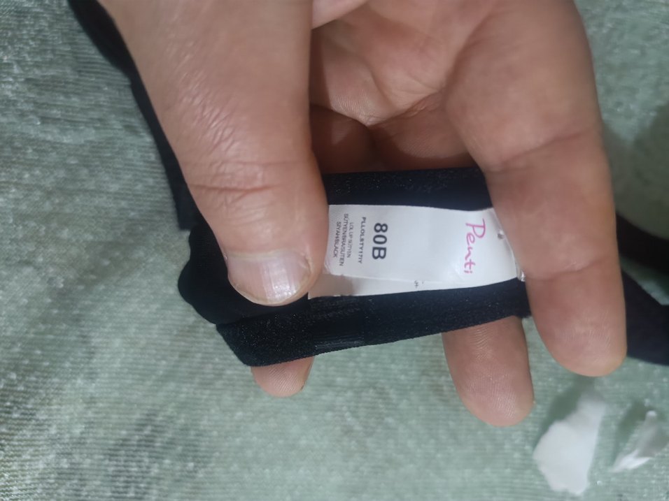 Beyaz ve Siyah Minimalist Sütyenler - Görsel 3