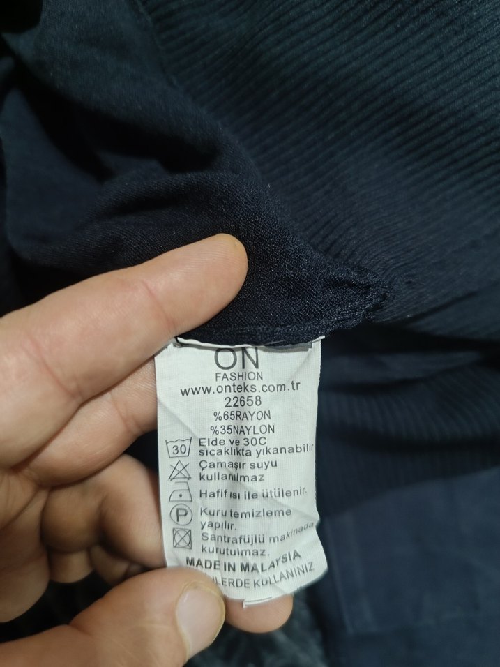 Siyah V Yakalı Kolsuz Triko Kadın Süveter - Görsel 4