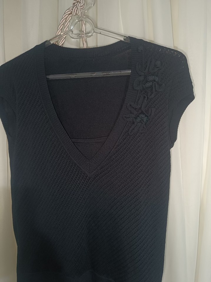 Siyah V Yakalı Kolsuz Triko Kadın Süveter - Görsel 2