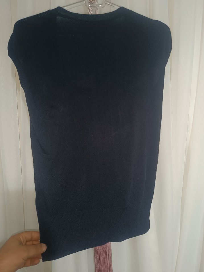 Siyah V Yakalı Kolsuz Triko Kadın Süveter - Görsel 3