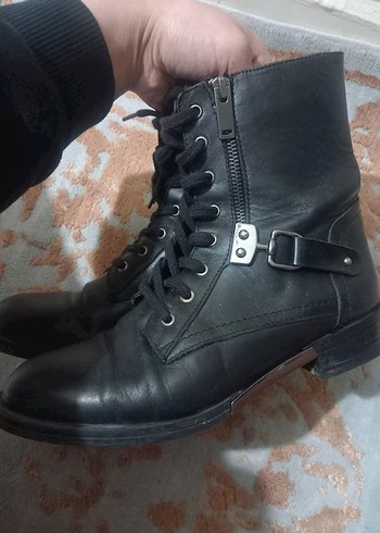 Siyah Deri Tokalı Kadın Botu - Görsel 3