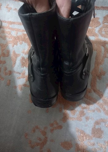 Siyah Deri Tokalı Kadın Botu - Görsel 5