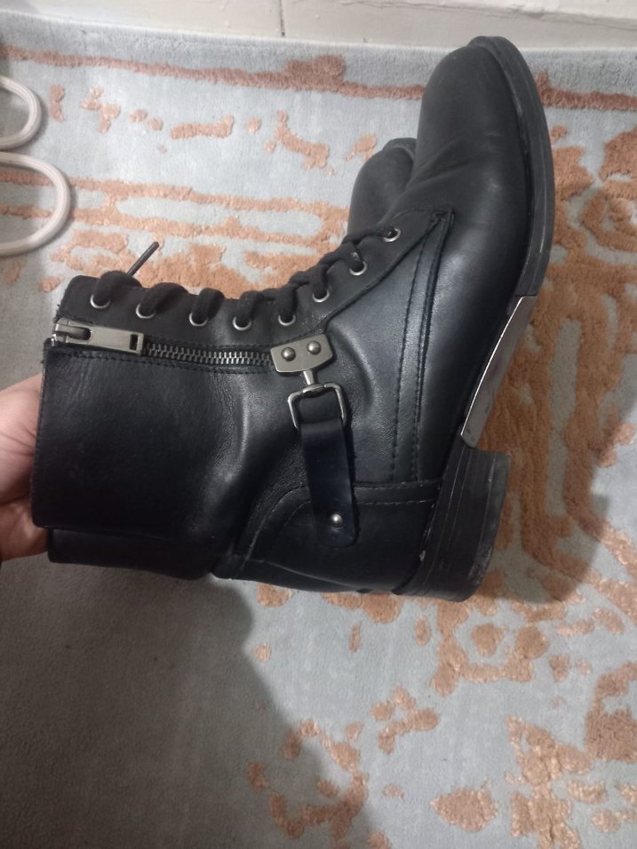 Siyah Deri Tokalı Kadın Botu - Görsel 4