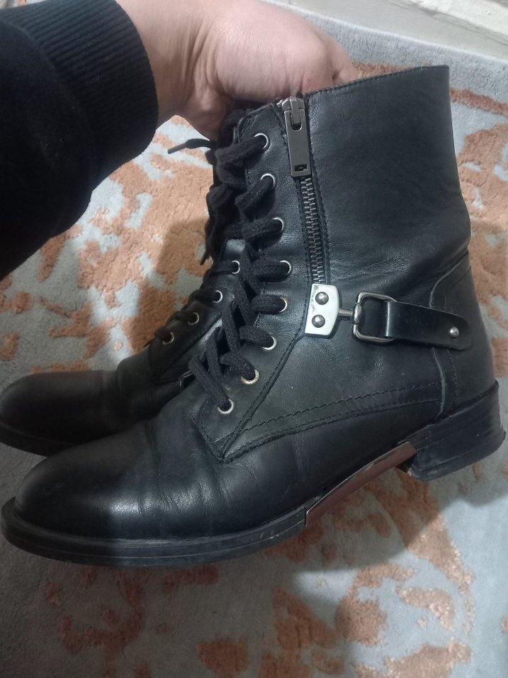 Siyah Deri Tokalı Kadın Botu - Görsel 3