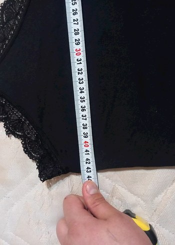 Dantelli Siyah V Yakalı Kadın Atlet - Görsel 3