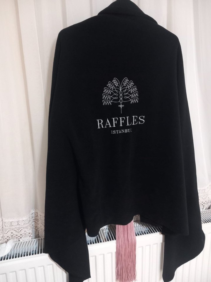 Siyah Kadın Drapeli Goth Şal - Görsel 2