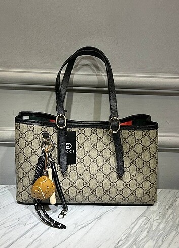 GUCCI GG Emblem Tote Bag 31.5 x 19 x 9 cm
